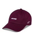 Alpinestars Deduce Strapback Hat, boné de basebol cor de vinho, texto 'ASTARS' bordado a branco na frente, logótipo de estrela na lateral, pala curva, estilo casual motorsport streetwear