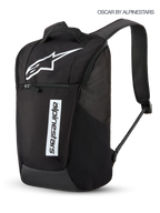 Mochila Alpinestars Defcon V3, mochila diária de sportswear de 13,6L em preto e branco, com logótipo Astars e marca estampados, bolso frontal com fecho de correr e alças de ombro acolchoadas.
