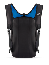 Mochila Alpinestars Defcon V3, vista traseira, preta com malha azul, com painel traseiro acolchoado e alças de ombro em malha de ar, pequeno logótipo Alpinestars branco, mochila durável para o dia a dia