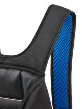 Mochila Alpinestars Defcon V3, preta e azul, vista de pormenor da alça de ombro acolchoada com forro de malha de ar azul vibrante e compartimento principal aberto, construção têxtil durável para uso casual diário.
