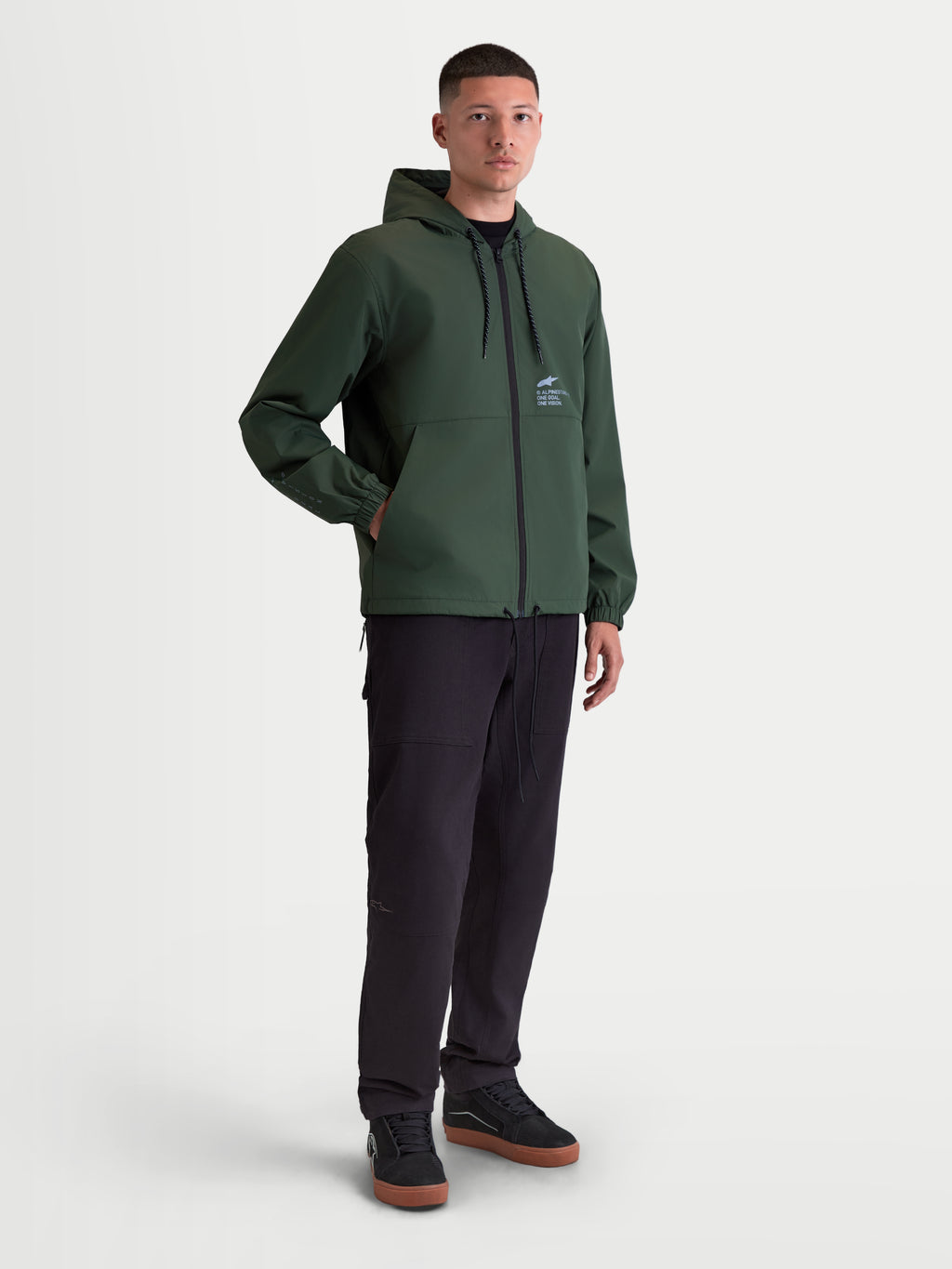 Alpinestars casaco Speeder Resolve corta-vento, corta-vento leve com capuz para homem, verde, vestuário desportivo urbano com forro em malha, logótipo Alpinestars no peito e punhos elásticos.