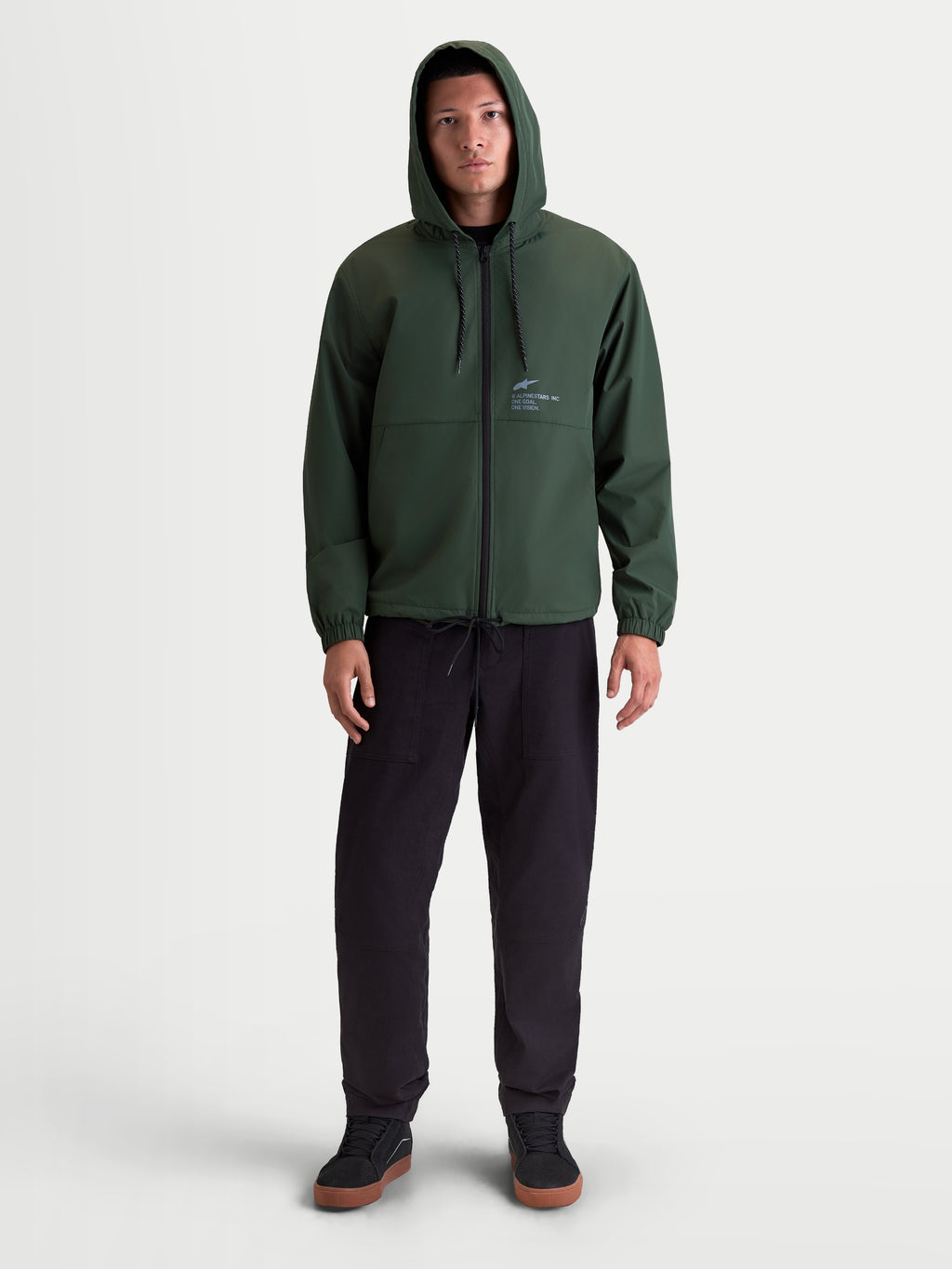 Alpinestars casaco Speeder Resolve corta-vento, sportswear para homem, verde, capuz ajustável e fecho frontal, vista frontal no modelo