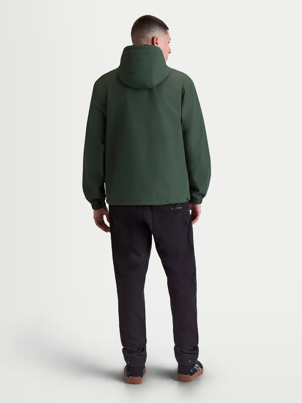 Casaco Alpinestars Speeder Resolve Corta-Vento, corta-vento leve para homem em verde, vista traseira com capuz e punhos elásticos, casual sportswear.