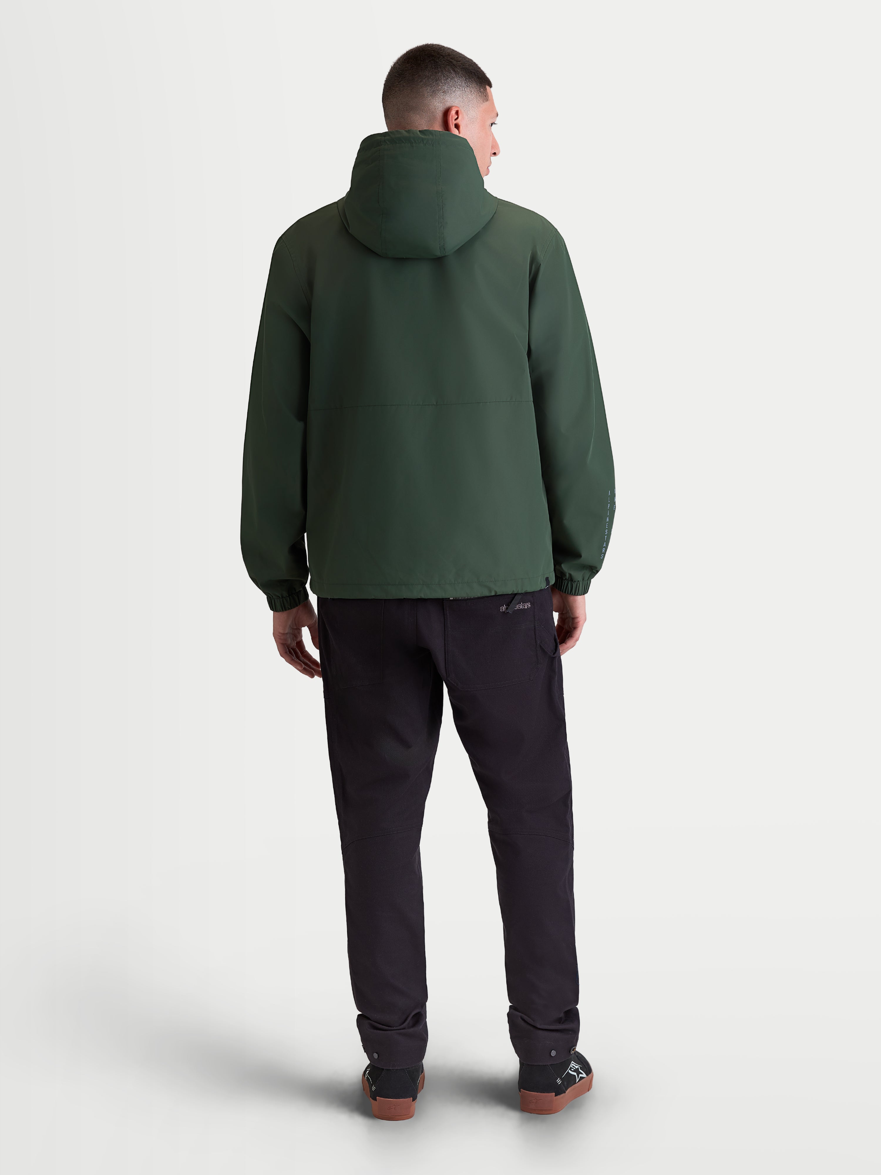 Casaco Alpinestars Speeder Resolve Corta-Vento, corta-vento leve para homem em verde, vista traseira com capuz e punhos elásticos, casual sportswear.