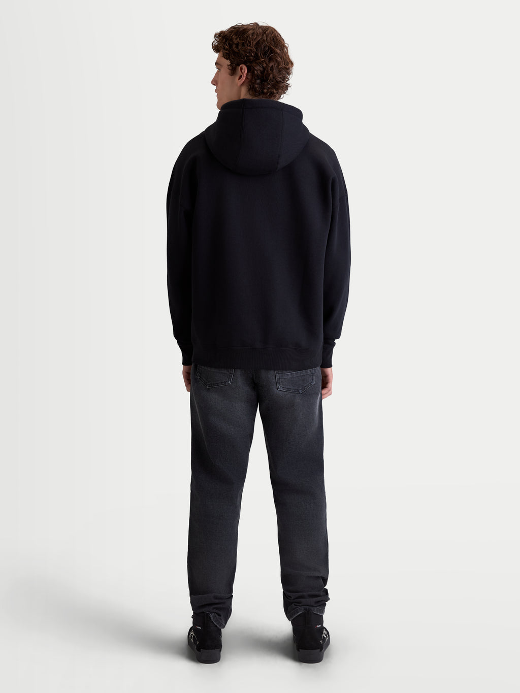 Alpinestars Camisola Com Capuz Prelude Oversized, hoodie de sportswear em fleece, preta, corte oversized relaxado, vista traseira no modelo, ombros descaídos e bainha canelada, mistura de algodão premium, roupa casual para o dia a dia.