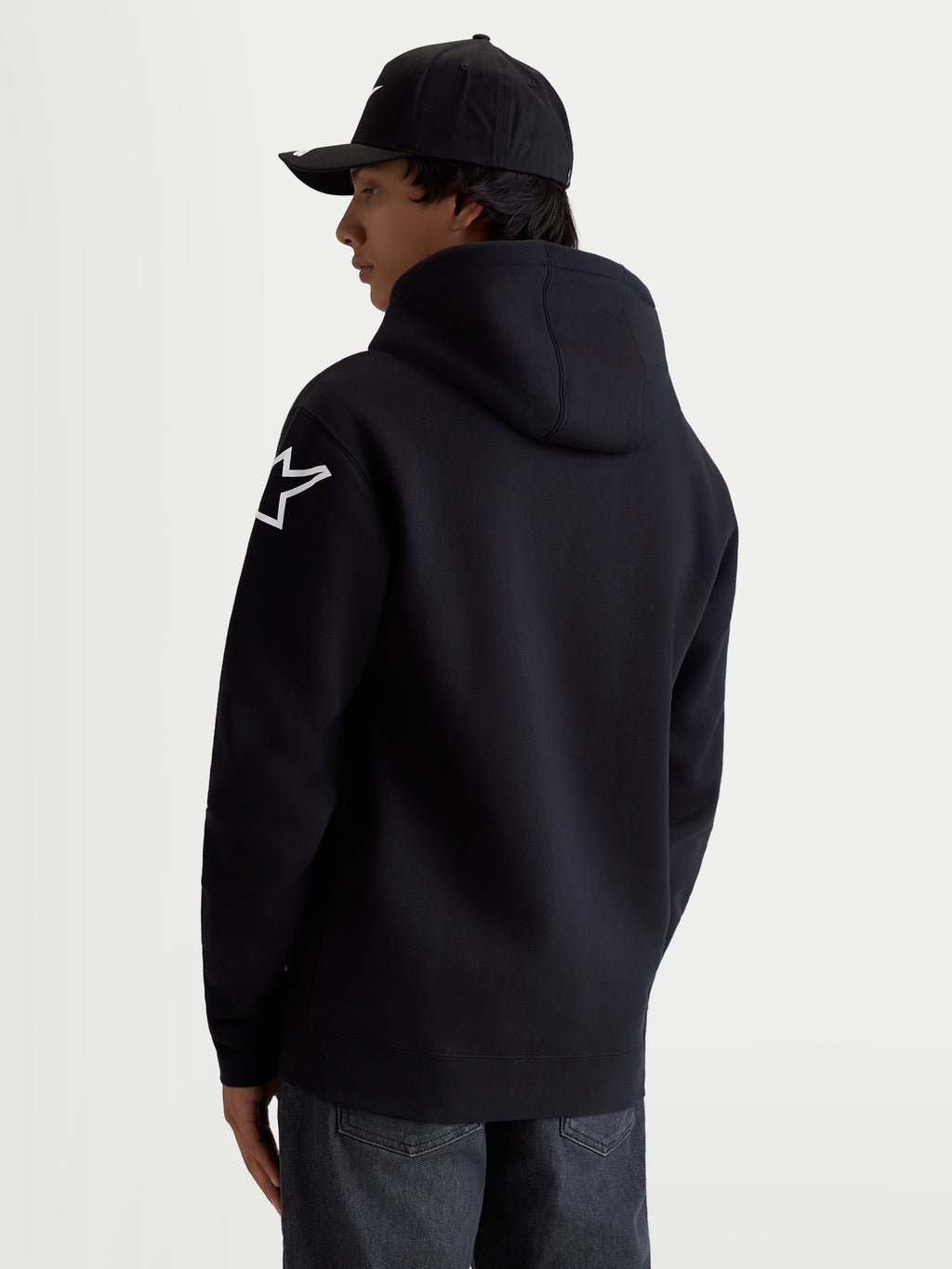 Alpinestars camisola com capuz Velocifier, camisola de fleece para homem, preta com logótipo Astars branco no ombro, vista traseira em modelo, sportswear casual para entusiastas de motorsport.