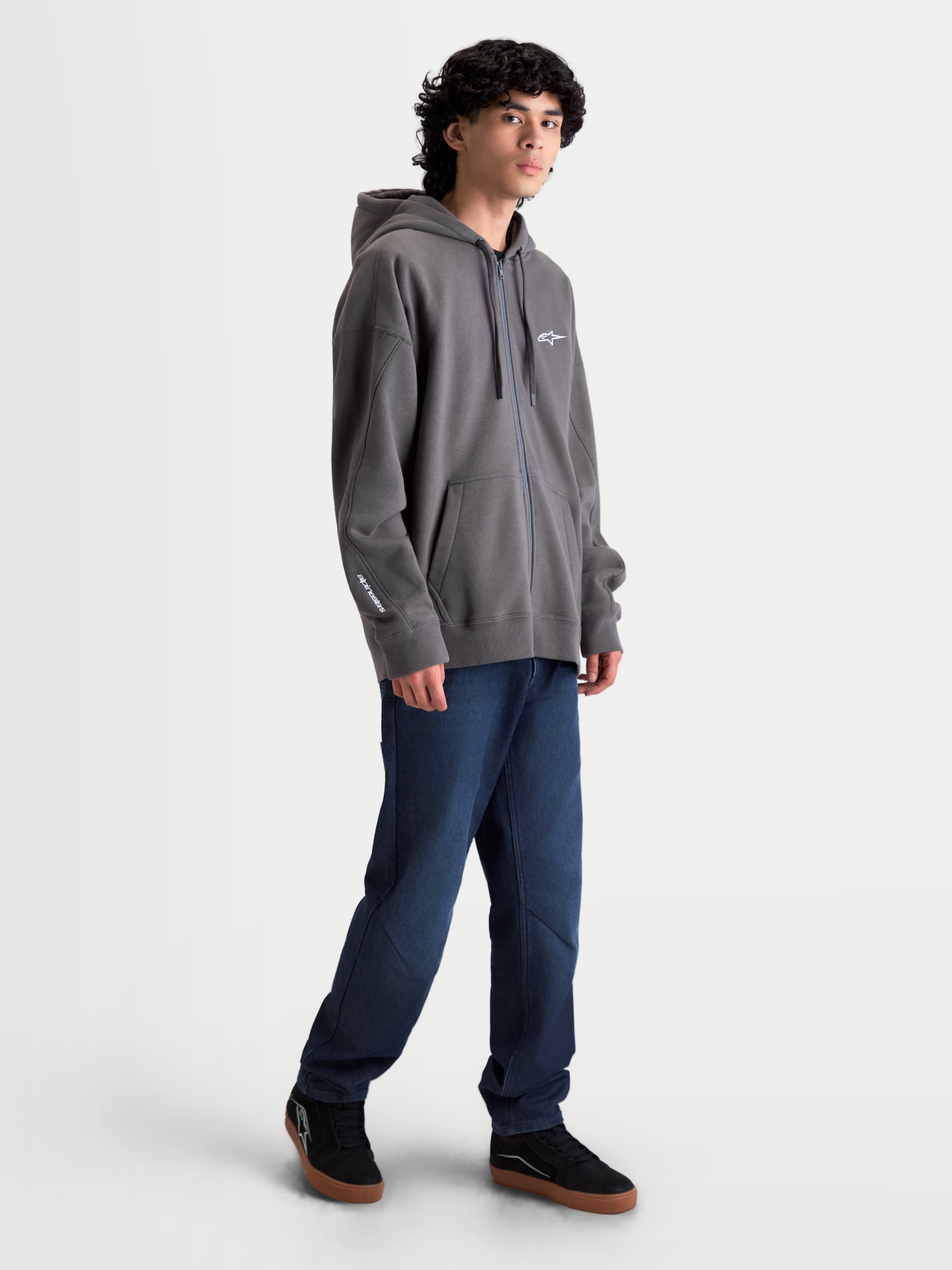 Alpinestars camisola com capuz Entity Oversized, hoodie sportswear em fleece com fecho de correr, cinzento e branco, corte oversized, fecho Vislon, bolsos canguru e logótipo bordado, casual e inspirado no motorsport.