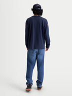 Alpinestars t-shirt Velocifier CSF, t-shirt de manga comprida azul-marinho, vista traseira num modelo, com logótipos nos ombros, mistura de algodão macio e poliéster reciclado, sportswear casual de inspiração motorsport.