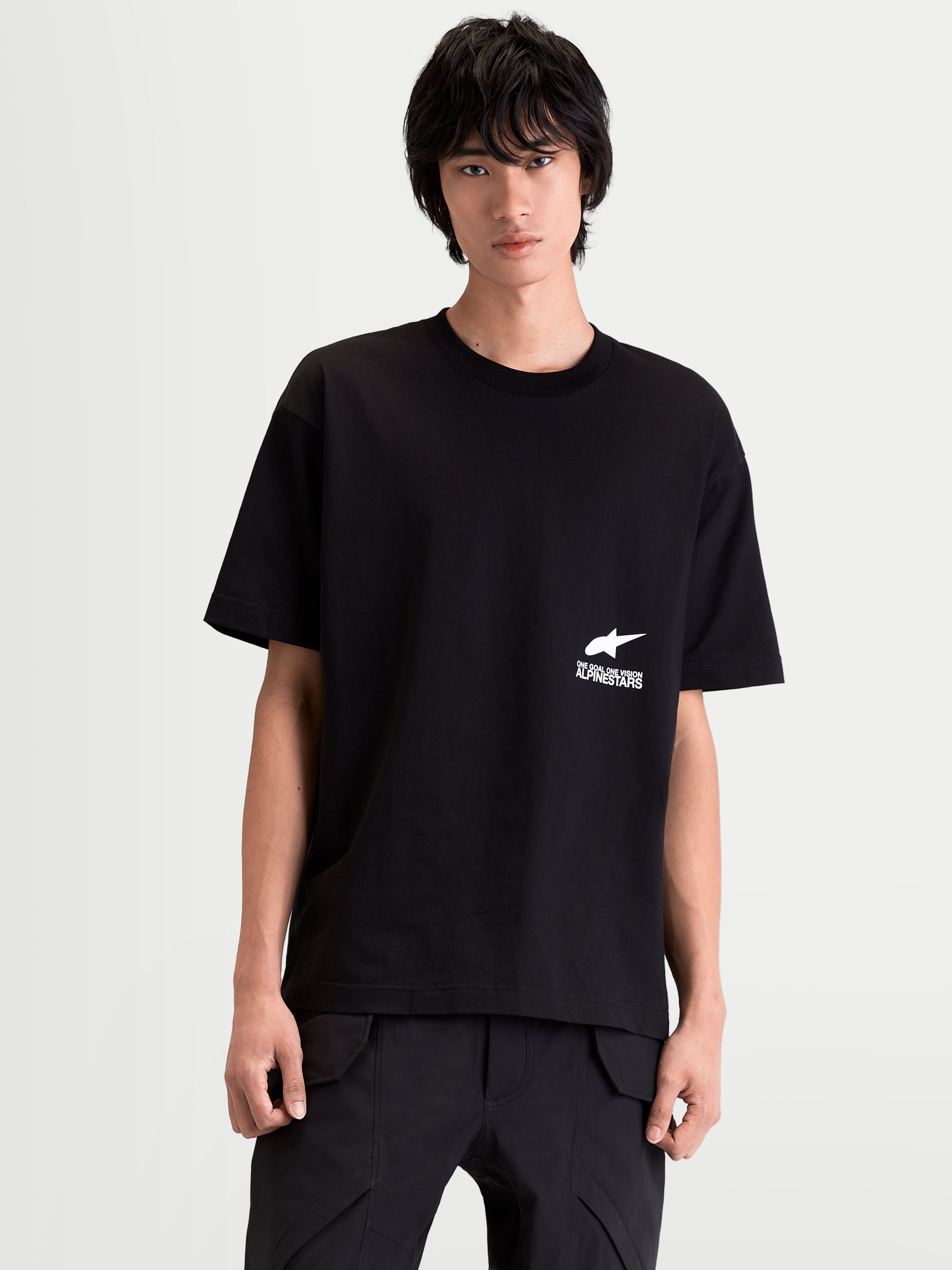Alpinestars Institute Oversized CSF t-shirt, t-shirt de manga curta preta com logótipo Astars branco no peito, corte oversized descontraído, casual sportswear em modelo masculino.