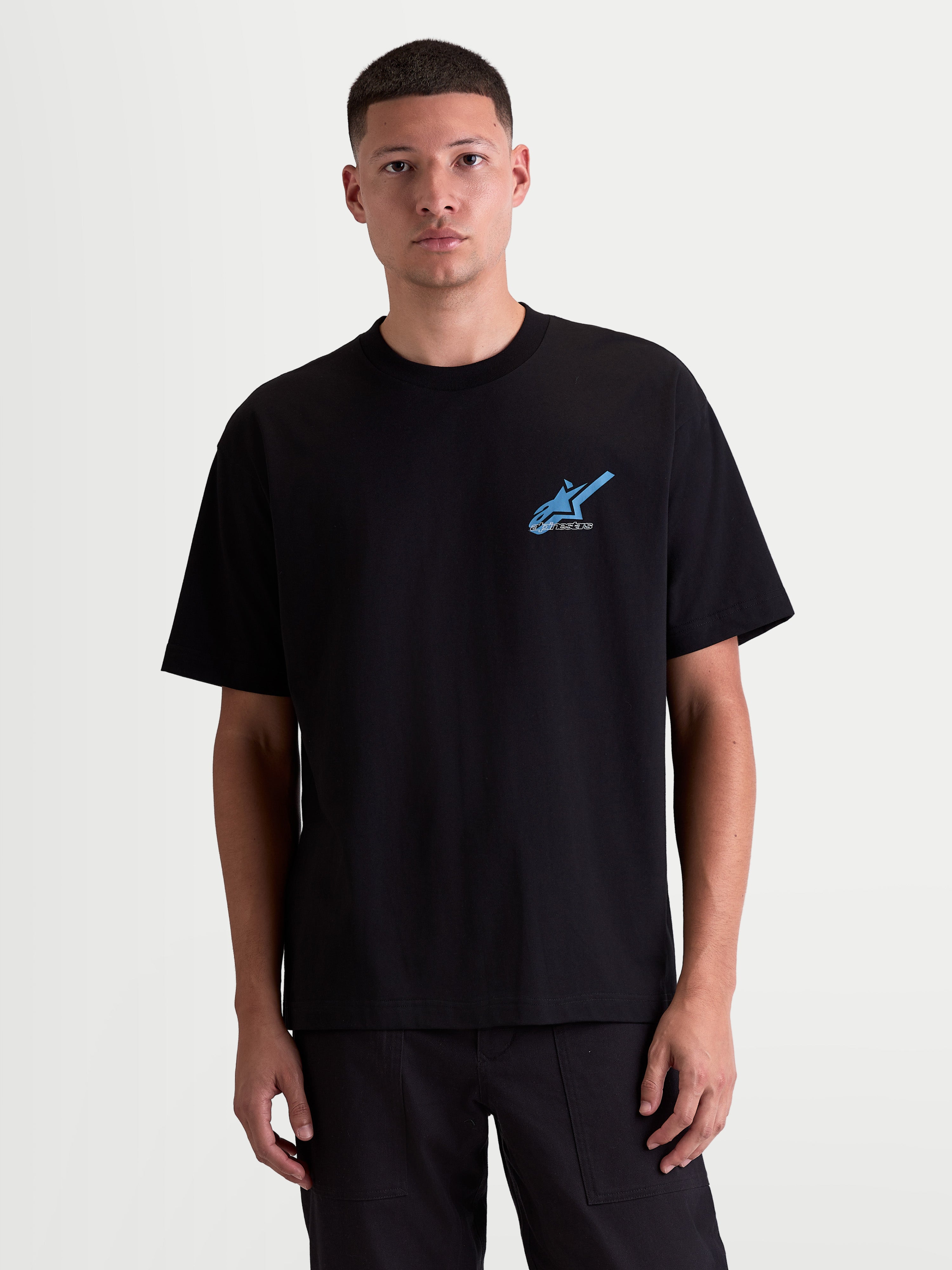 Alpinestars t-shirt Ghost Oversized CSF, t-shirt de manga curta para homem, preta com logótipo Astars azul no peito, corte oversized, mistura de algodão e poliéster, vestuário casual inspirado no desporto motorizado