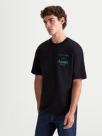Alpinestars T-Shirt Post Oversized CSF, t-shirt de manga curta para homem, preta com grafismos verde-água no peito, logótipo Astars e texto One Goal One Vision, corte oversized descontraído, casual sportswear em mistura de algodão macio