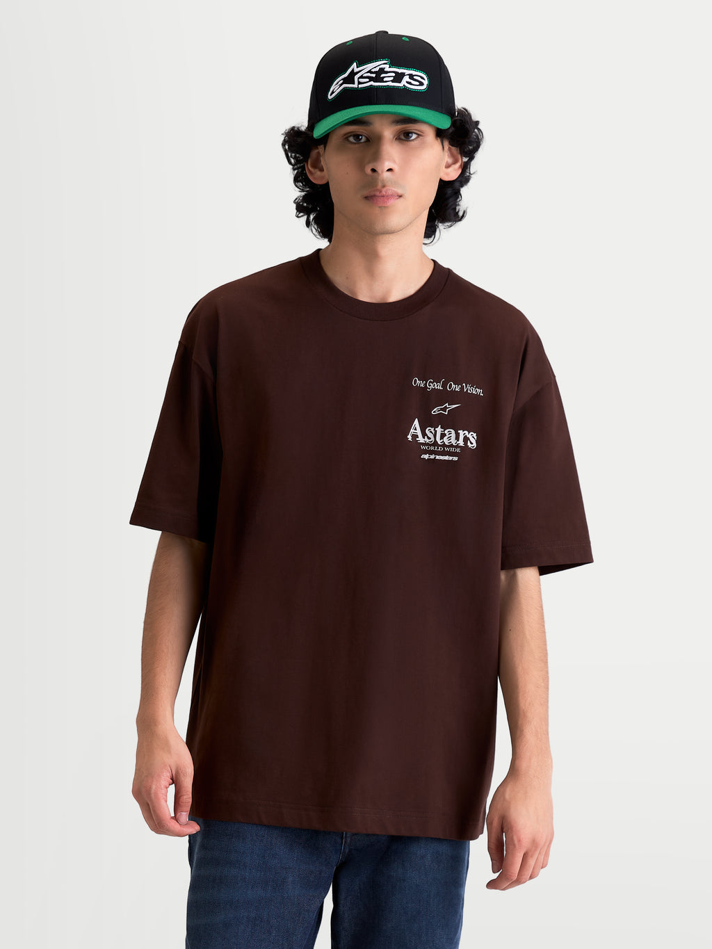 Alpinestars T-Shirt Post Oversized CSF, t-shirt de manga curta para homem em castanho, com logótipo Astars e estampado 'One Goal. One Vision.' na frente, corte oversized relaxado para estilo casual e sportswear.