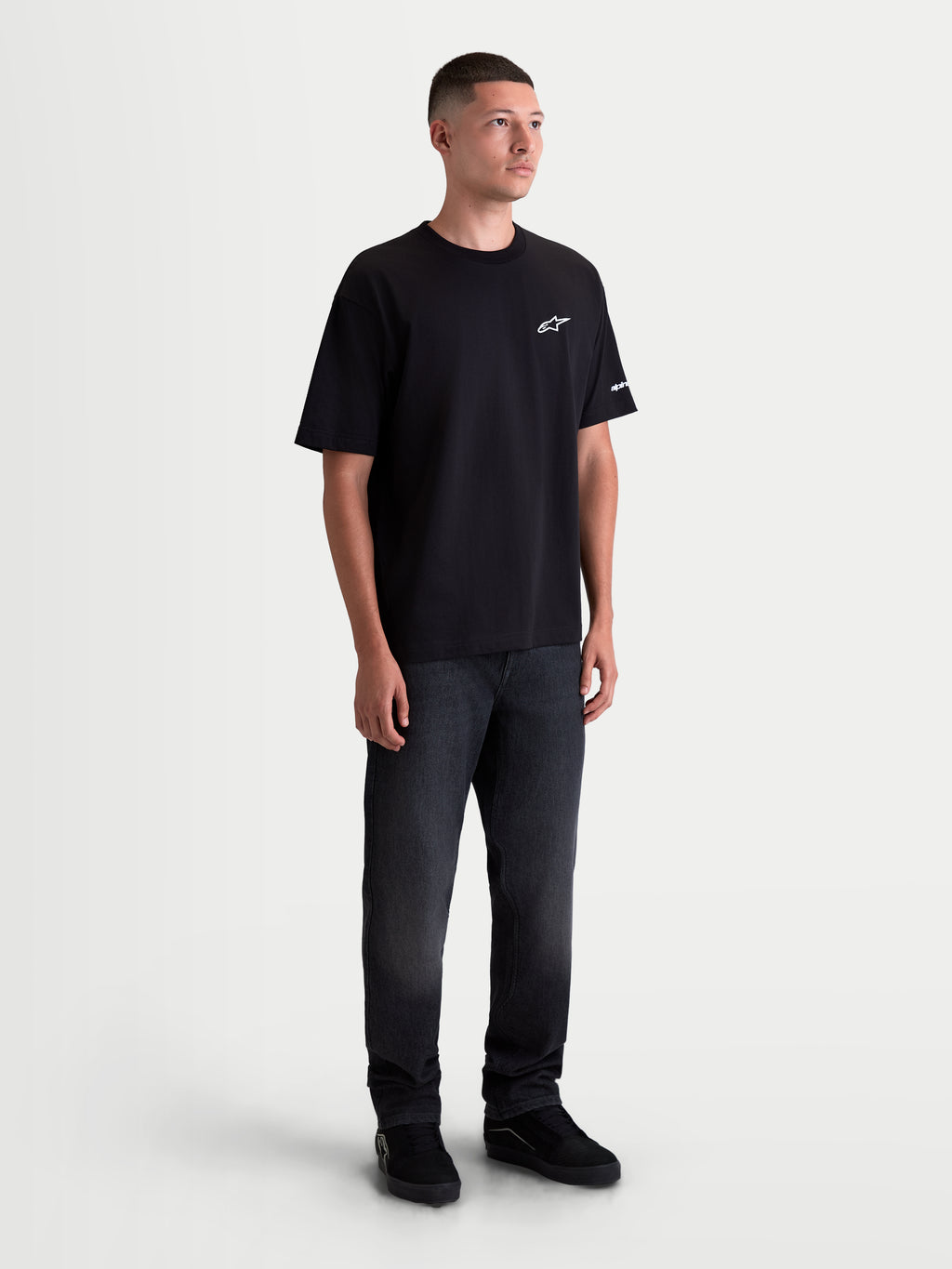 Alpinestars T-Shirt Mandate Oversized CSF, t-shirt de manga curta para homem, preta com logótipo branco em puff-print, corte oversized descontraído, casual sportswear.