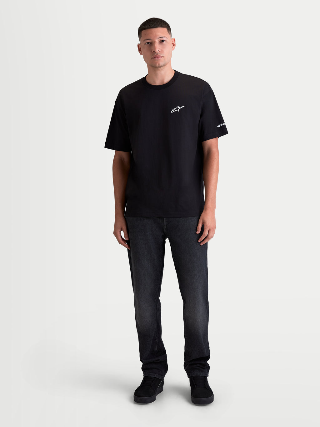 Alpinestars Mandate Oversized CSF t-shirt, t-shirt de manga curta para homem, casual sportswear, corte oversized descontraído, preta com logótipo Astars branco em relevo no peito, mistura de algodão e poliéster