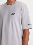 Alpinestars T-shirt Mandate Oversized CSF, t-shirt de manga curta unissexo, cinzenta, com logótipo Astars preto em puff print no peito e pormenor gráfico na manga, corte oversized para conforto casual, sportswear