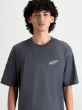 Alpinestars Mandate Oversized CSF, t-shirt de manga curta para homem cinzenta, logótipo Astars branco em relevo no peito, casual sportswear, modelo a vestir peça com corte oversized.