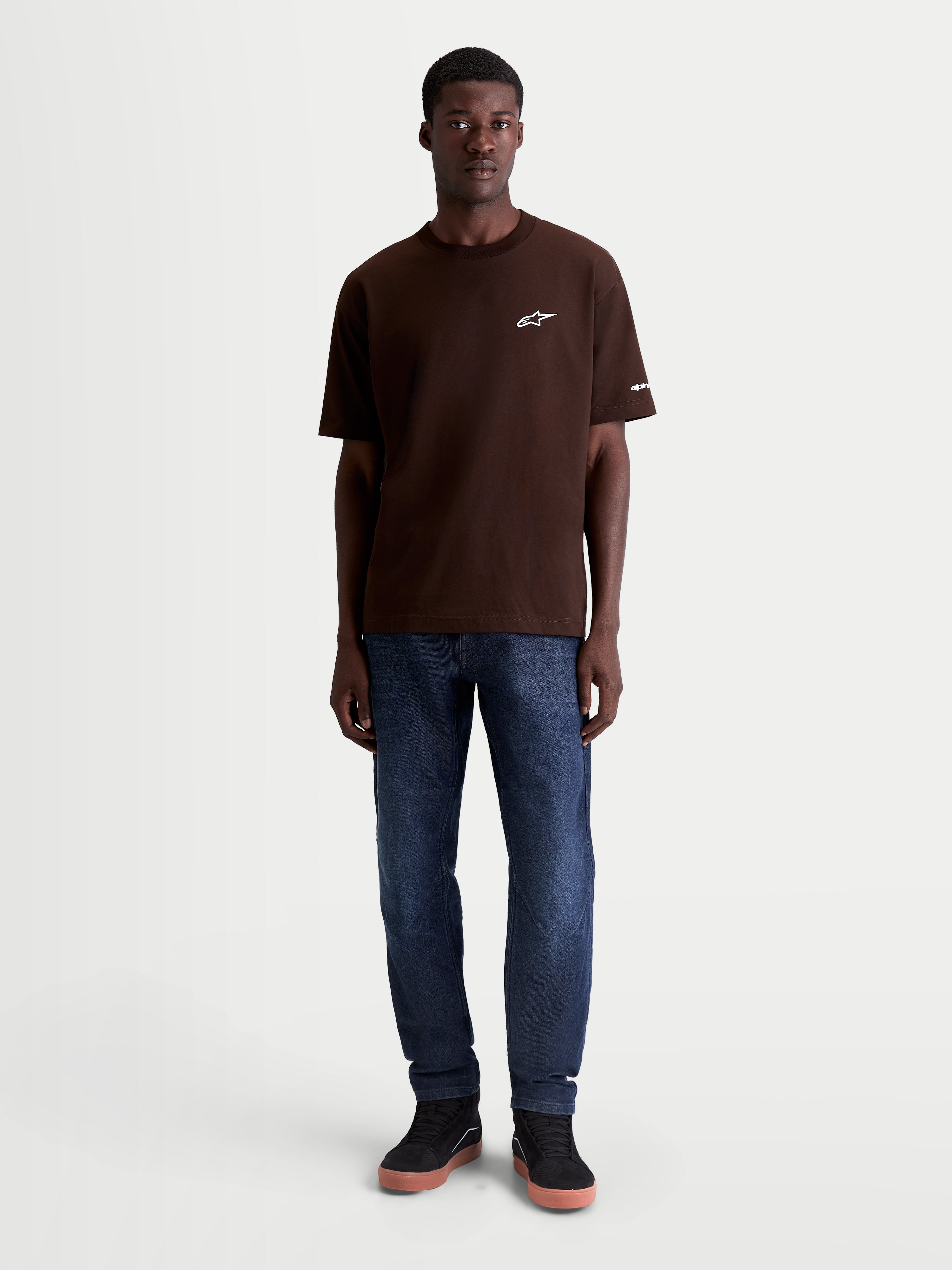 Alpinestars Mandate Oversized CSF Tee, t-shirt de manga curta castanha para homem, logótipo Astars branco em puff print no peito, corte oversized descontraído, casual sportswear.