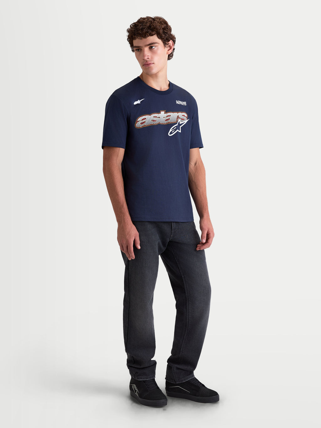 Alpinestars T-Shirt Cypress CSF, t-shirt de manga curta para homem, azul-marinho, com gráfico frontal Astars word em malha com detalhes em branco e laranja, casual sportswear em mistura de algodão.