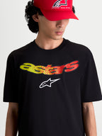 Alpinestars t-shirt Elliptogrit CSF, t-shirt de manga curta para homem, preta com grafismo frontal Astars em gradiente amarelo e vermelho, logótipo branco, casual sportswear em mistura de algodão e poliéster.
