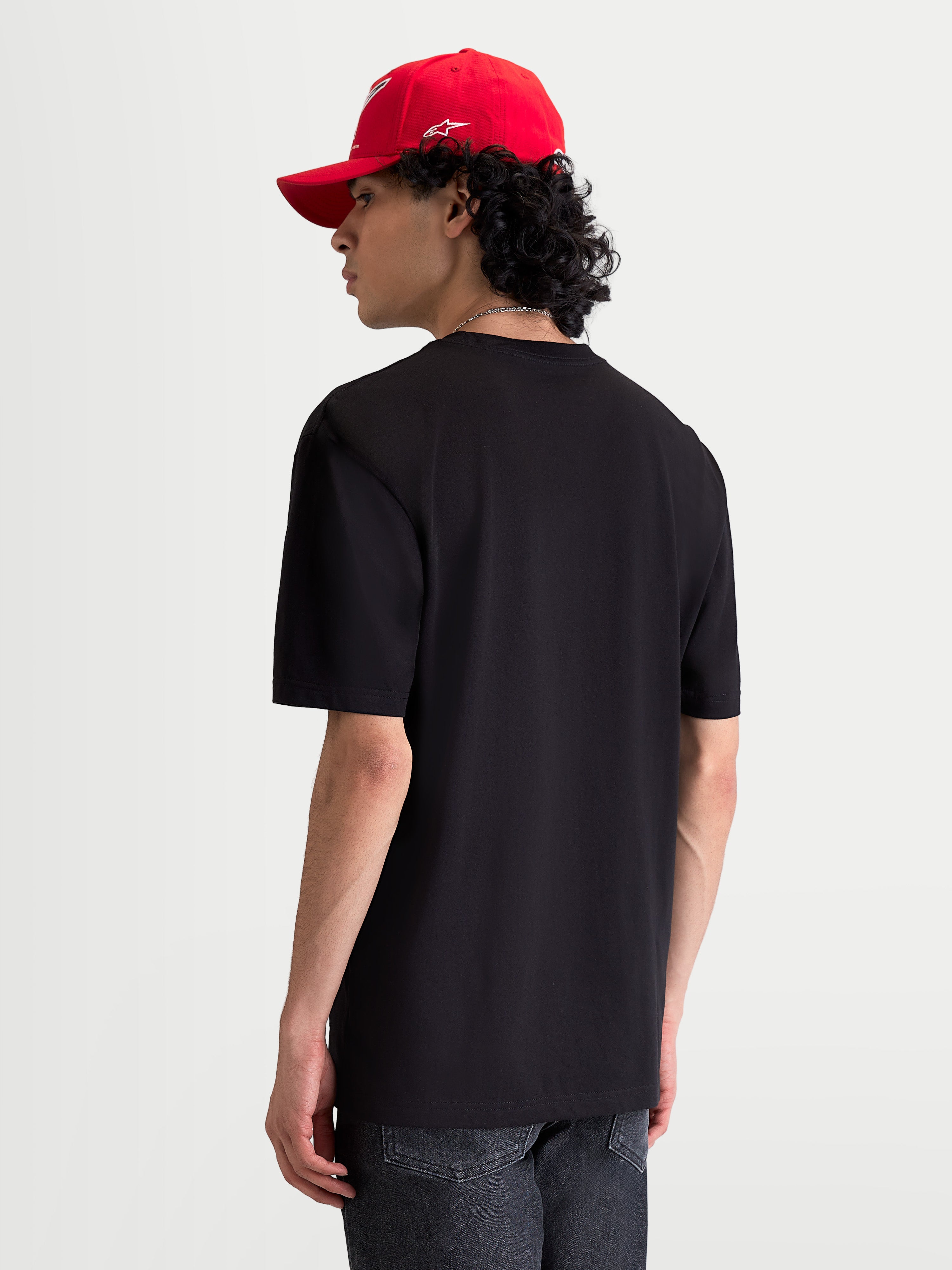 Alpinestars T-shirt Elliptogrit CSF, t-shirt de manga curta preta, vista traseira no modelo, sportswear casual, mistura de algodão e poliéster.