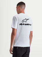 Alpinestars Combo Back CSF Tee, t-shirt de manga curta para homem, branca com logótipo Astars preto grande nas costas, vista traseira no modelo, casual sportswear.