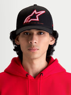 Alpinestars Boné Lineout, boné de basebol unissexo, preto com logótipo Astars bordado a vermelho e branco, inscrição One Goal One Vision, aba curva e construção estruturada em sarja, modelo com casaco com capuz vermelho.