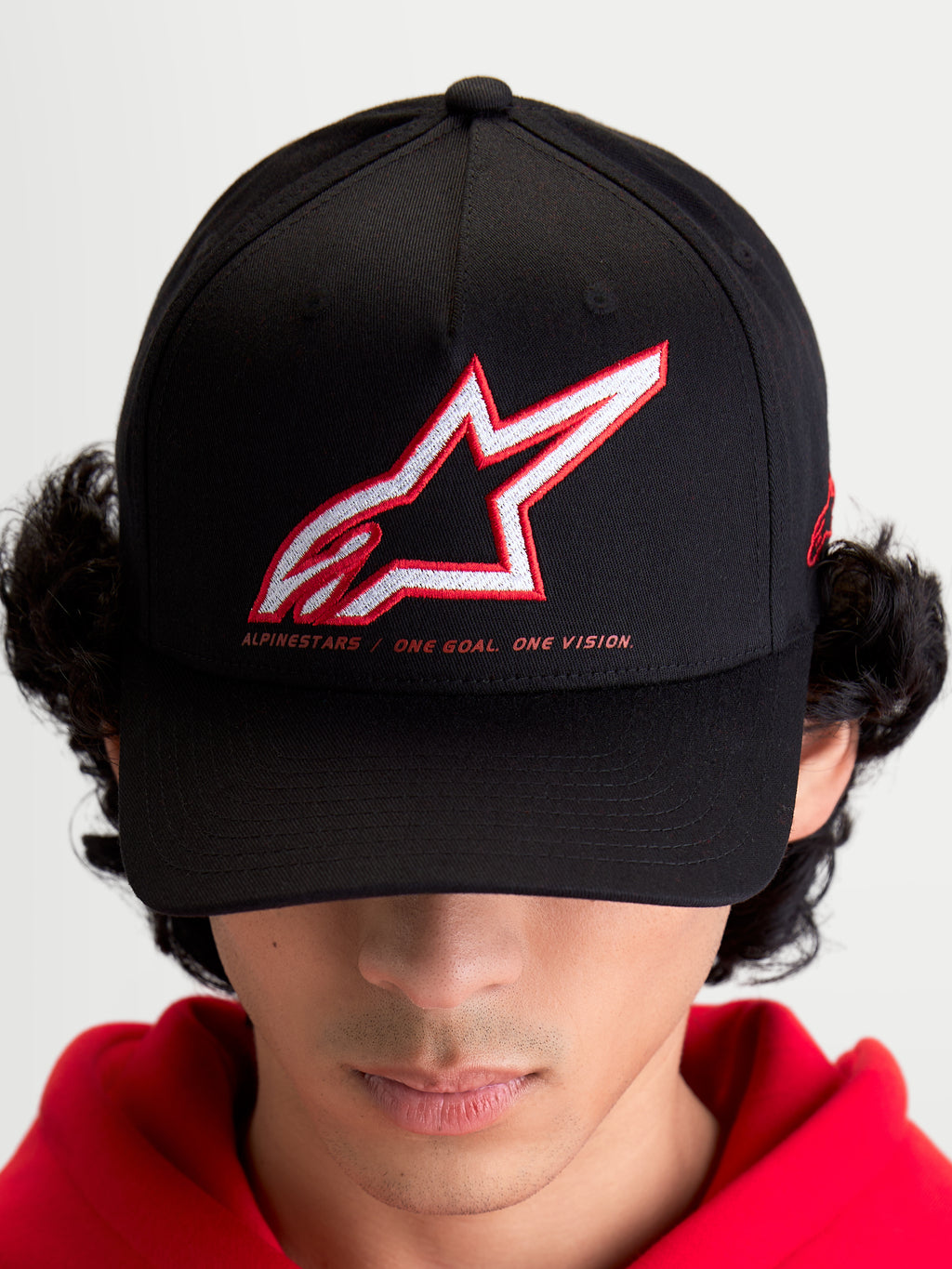 Alpinestars Boné Lineout, boné de basebol sportswear unissexo, preto com logótipo Astars bordado em vermelho e branco, slogan One Goal One Vision, aba curva e coroa estruturada.