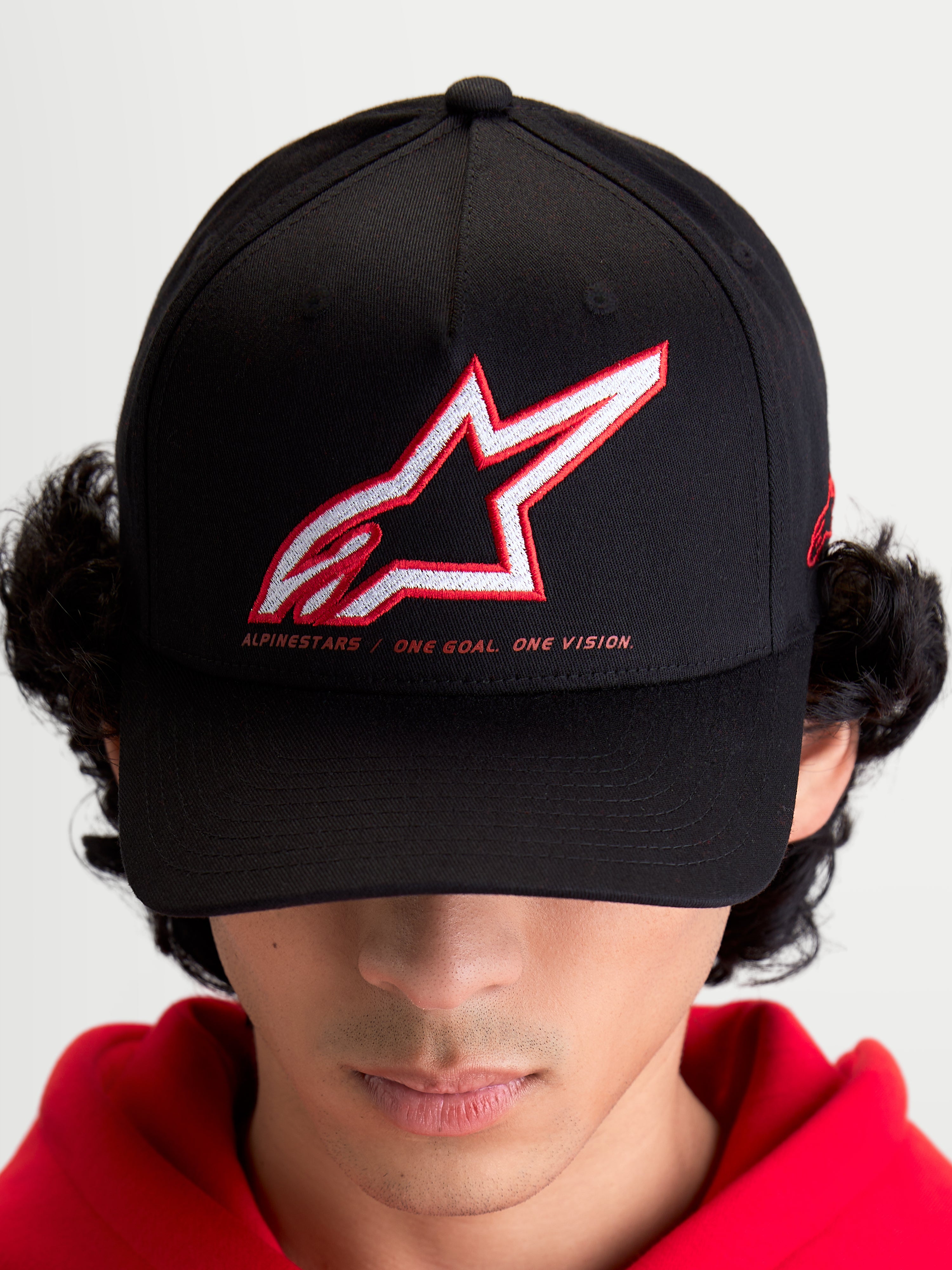 Alpinestars Boné Lineout, boné de basebol sportswear unissexo, preto com logótipo Astars bordado em vermelho e branco, slogan One Goal One Vision, aba curva e coroa estruturada.