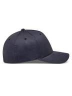 Alpinestars Maze Chapéu, boné sportswear cinzento-escuro com aba curva, coroa estruturada e tecido de sarja, vista de perfil.