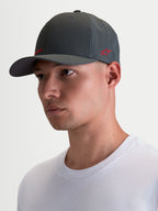 Alpinestars Chapéu Points, boné de aba curva num modelo, cinzento escuro com logótipo Alpinestars vermelho, em nylon tactel leve, ajuste flex nas costas, casual sportswear.