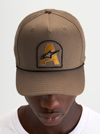 Alpinestars Boné Acme Snapback, boné desportivo de pala curva para sportswear, castanho com patch bordado frontal com logótipo Astars e detalhe de corda preta, num modelo