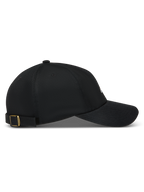 Alpinestars Dylan Dad Chapéu, boné de sarja preto com aba curva e fecho de tira ajustável em latão, vista lateral.