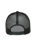 Alpinestars Baron, boné trucker preto, vista traseira com malha respirável e fecho snapback ajustável.