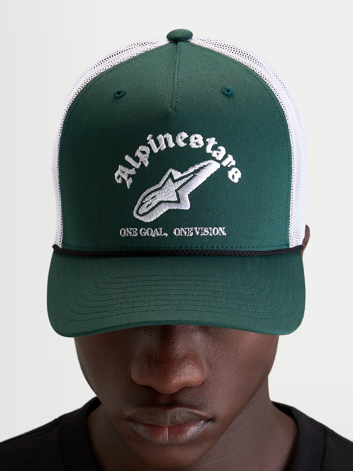 Alpinestars Boné Trucker Baron, boné sportswear casual num modelo, verde e branco, com aba curva, frente estruturada em sarja, parte traseira em malha respirável e logótipo Alpinestars bordado à frente