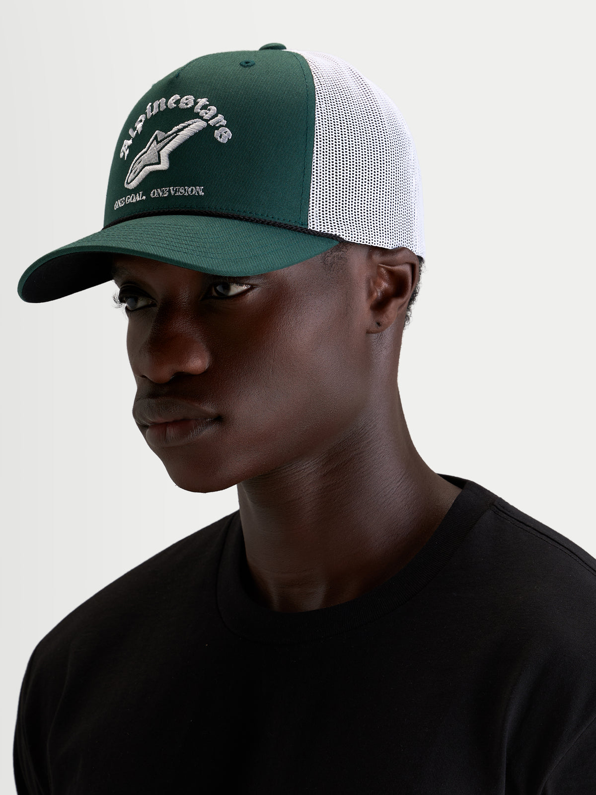 Alpinestars Boné Trucker Baron, boné sportswear casual num modelo, verde e branco, com pala curva, coroa estruturada em sarja, traseira em malha respirável e logótipo frontal bordado