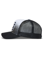 Alpinestars Gravel Boné trucker, preto e branco, com aba curva, malha traseira e padrão de textura de cascalho.