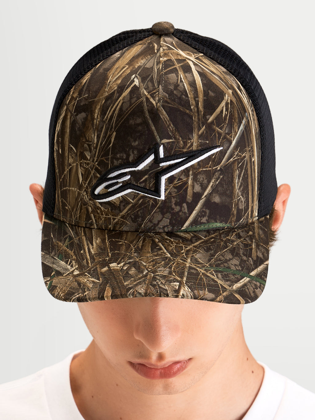 Alpinestars Thicket Realtree Boné trucker, boné sportswear com aba curva e coroa estruturada, camuflado Realtree e preto, com o logótipo Astars bordado a branco na frente num modelo