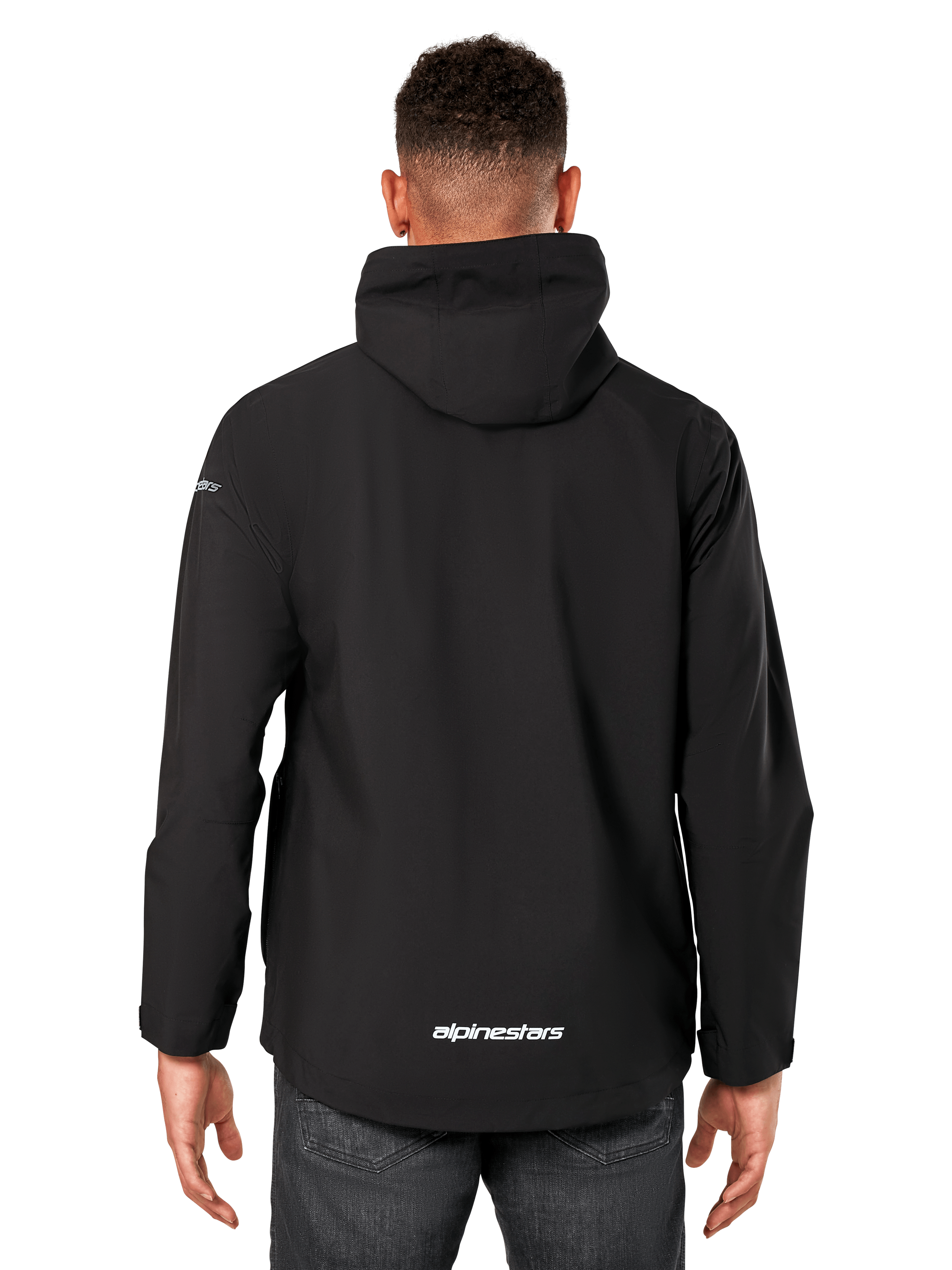 Alpinestars Kascade Rain Jacket, casaco impermeável para homem, preto, vista traseira com capuz fixo e logótipo Alpinestars na zona inferior das costas, vestuário desportivo impermeável casual