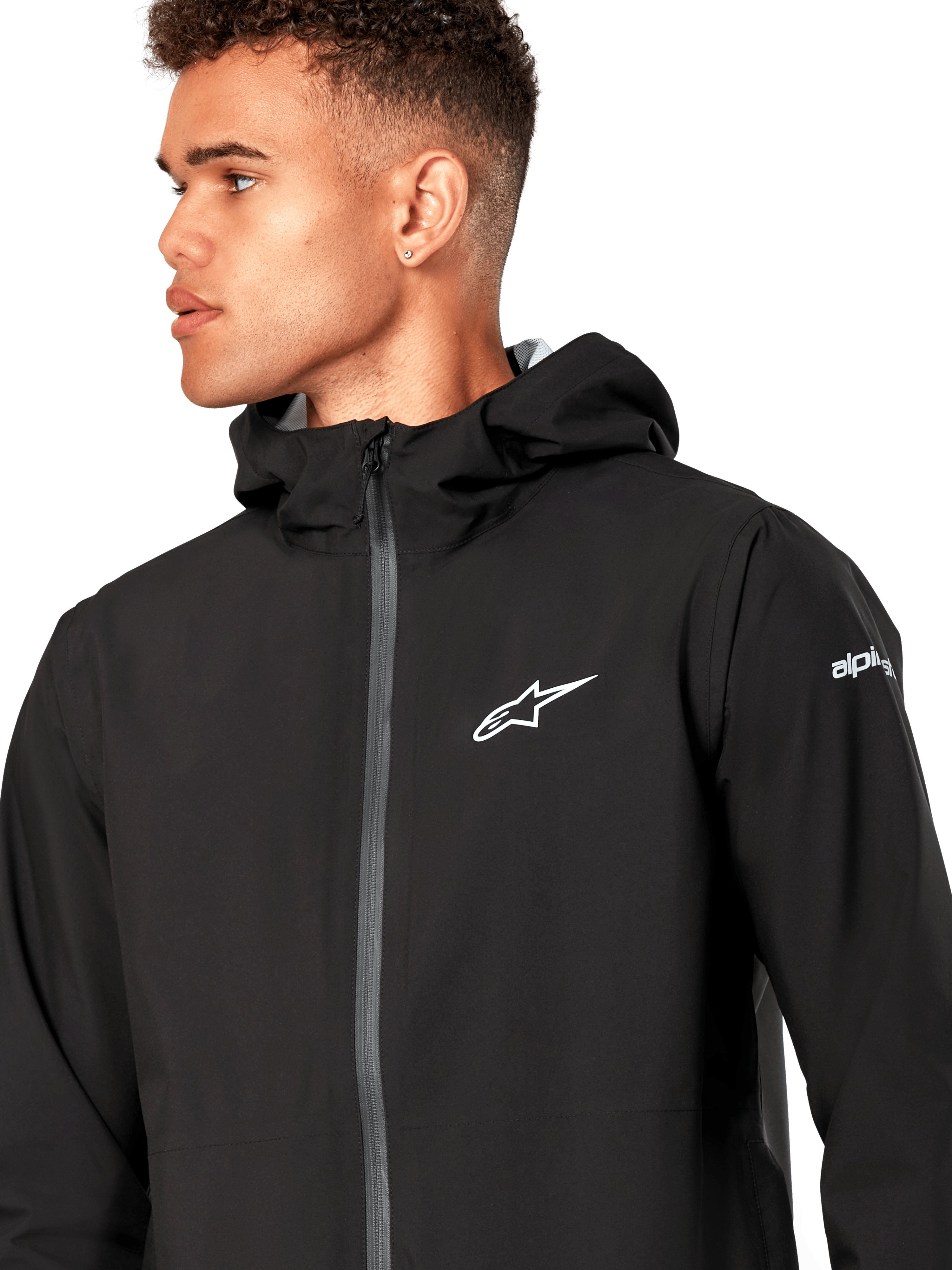 Casaco Impermeável Alpinestars Kascade, casaco impermeável preto, com logótipo de estrela branco no peito, capuz fixo e fecho frontal com zíper invertido revestido, vestuário casual de performance inspirado no desporto motorizado