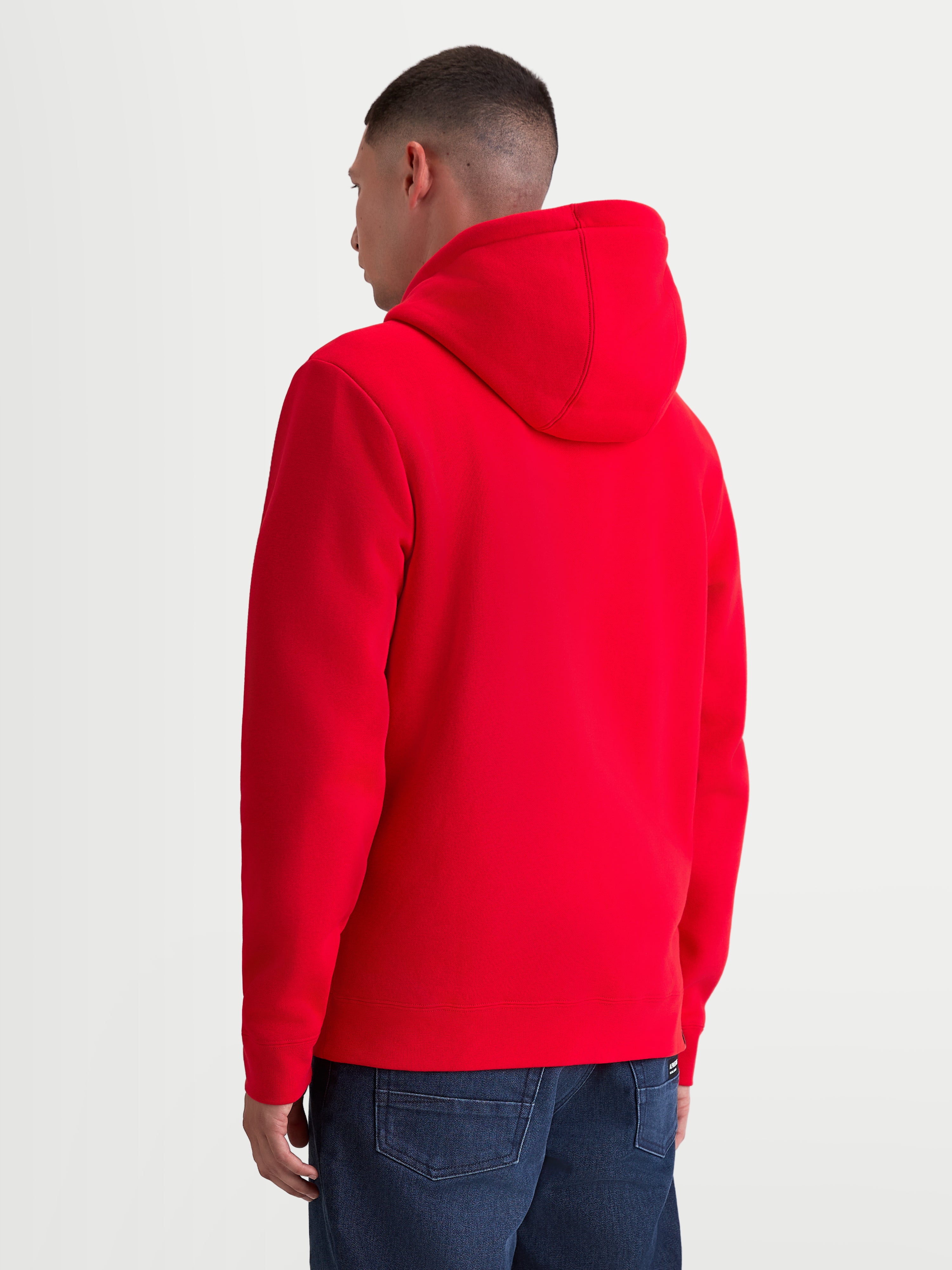 Alpinestars camisola com capuz Ageless Zip V3, fleece para homem, vermelha, vista traseira no modelo, com capuz confortável e bainha canelada, sportswear para fãs de desportos motorizados.
