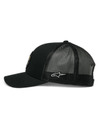 Boné Trucker Alpinestars Gambit, preto, vista lateral com pala curva e parte traseira em malha, logótipo da estrela Alpinestars a branco na lateral, acessório casual inspirado no desporto motorizado