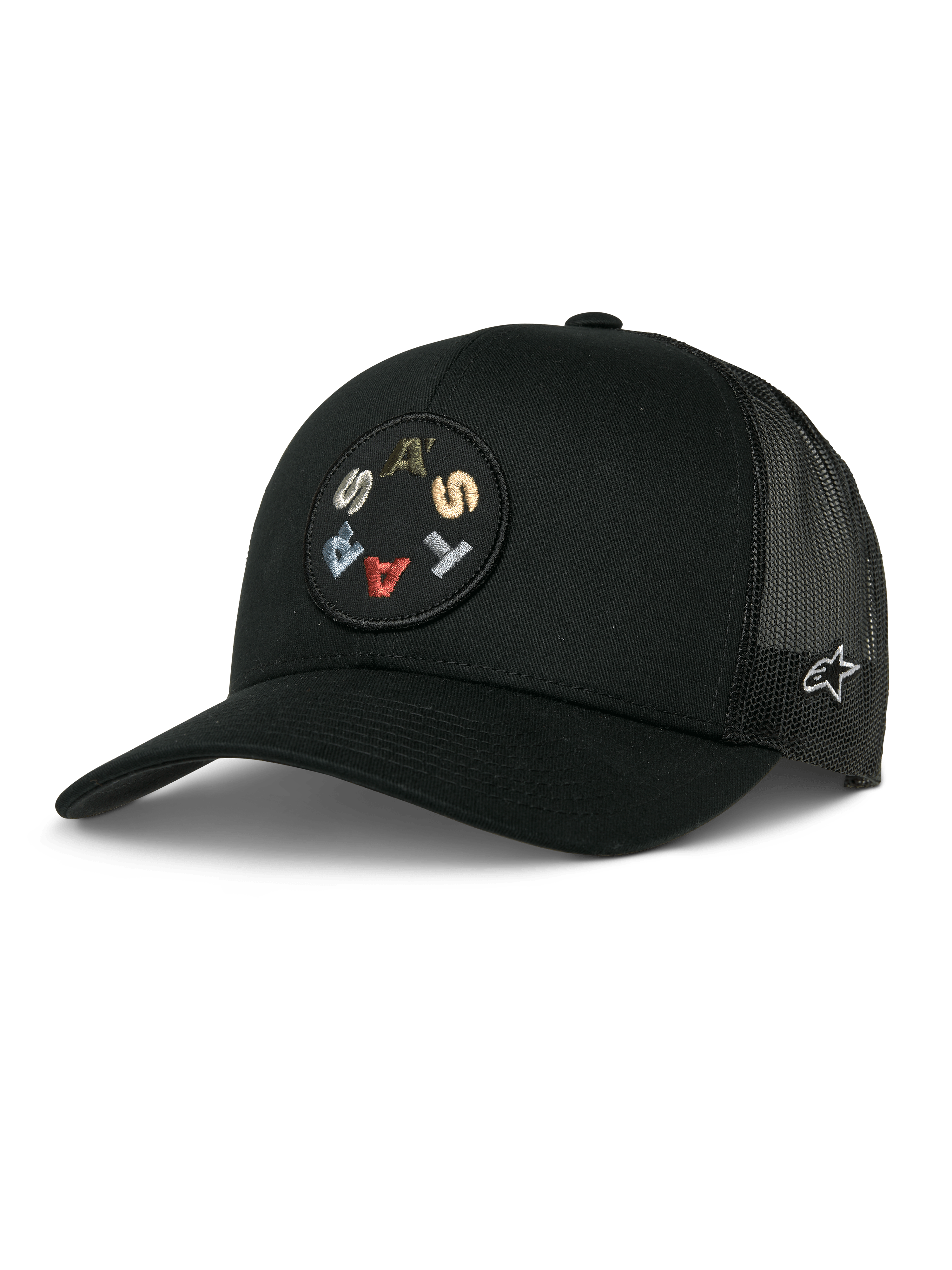 Alpinestars Gambit Trucker Hat, preto, com um patch frontal circular com letras coloridas bordadas, painéis traseiros em malha respirável, pala curva e um pequeno logótipo lateral branco, acessório casual de estilo de vida motorsport