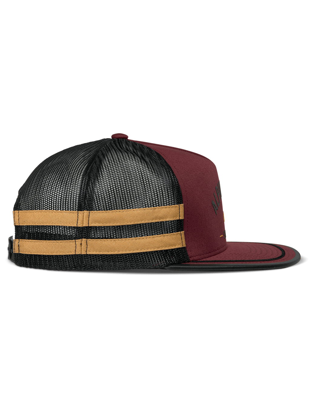 Boné Trucker Alpinestars Backline, vermelho tijolo, preto e mostarda, vista de perfil lateral, frente em sarja vermelho escuro com malha preta na parte posterior e riscas amarelas laterais, pala plana com acabamento em passamanaria preta, acessório casual inspirado no desporto motorizado