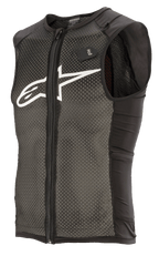 Alpinestars Paragon Plus Protection Vest, colete de proteção leve para BTT, preto e branco, design sem mangas, fecho frontal completo, construção em malha elástica texturizada, painéis laterais pretos, logótipo branco no peito e etiqueta para sistema de hidratação H2O