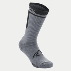 Alpinestars Merino Socks 24, meias de ciclismo, cinzento e preto, construção de camada única em lã merino canelada, com logótipo de estrela preto no pé e punho preto com a marca, 24 cm de comprimento para conforto em ciclismo de BTT e estrada
