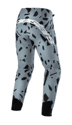 Calças Alpinestars Techstar Envision, calças de mountain bike, azul Ash com padrão geométrico abstrato preto, vista traseira com grande logótipo manuscrito branco e painéis de malha pretos nos gémeos, equipamento de ciclismo durável para fora de estrada