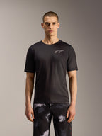 Calções A-Dura Ride em Black Camo, calções de BTT duráveis com padrão camuflado robusto, mostrados num modelo.