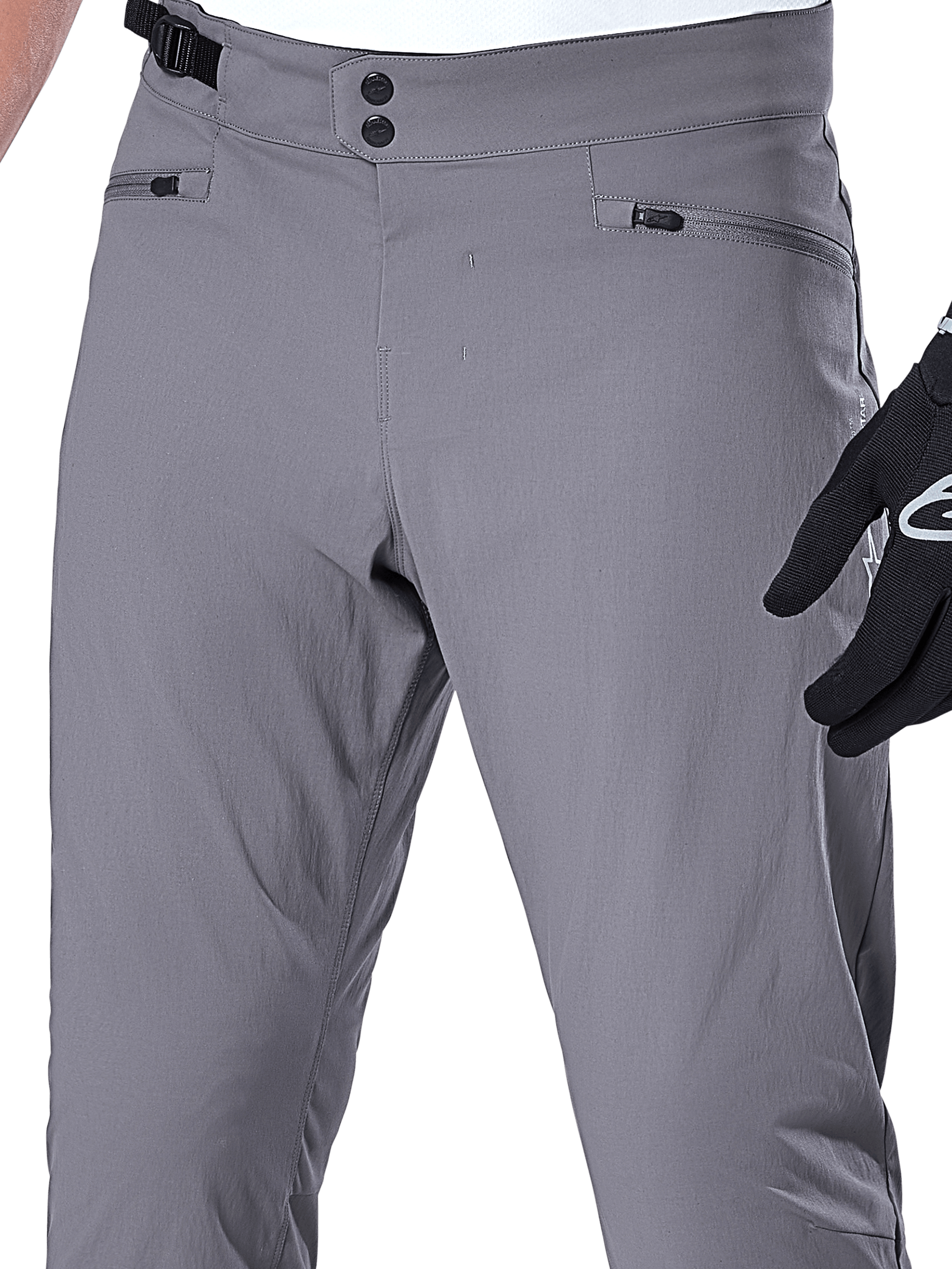 Alpinestars A-Dura Pants, calças de MTB, cinza escuro, grande plano da zona da cintura com fecho duplo de pressão, ajuste lateral e bolsos com fecho de correr, tecido elástico durável para mountain bike