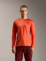 Camisola A-Dura Air laranja de manga comprida, topo de BTT respirável com um pequeno logótipo Astars no peito.