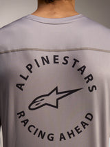 Camisola A-Dura Air cinzenta, detalhe das costas com logótipo Alpinestars Racing Ahead em tecido mini mesh respirável.